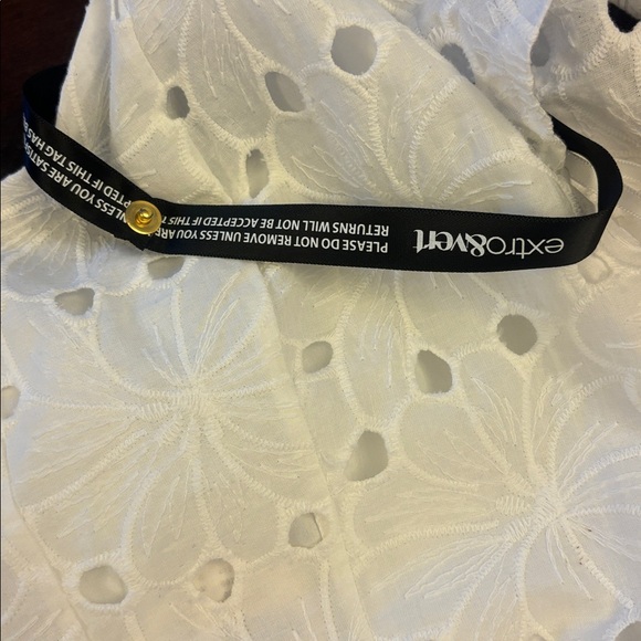 Extro&Vert Ada Flutter-Sleeve Broderie
Midi Dress - Picture 9 of 13